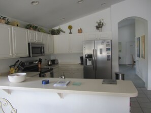 Fridge, microwave, oven, stovetop - Beachwalk Isles Executive 4 Bedroom Lakeside Pool Villa (Ft Myers)