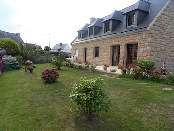 maison et jardin cÎté sud