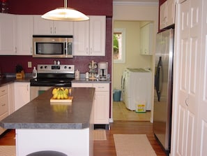 Fridge, microwave, oven, stovetop - Almost Home VR 5-Bdrm, 5 Bath overlooking Knudson Cove Marina. Fishermen welcome (Ketchikan)