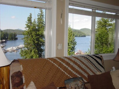 Almost Home VR 5-Bdrm, 5 Bath overlooking Knudson Cove Marina. Fishermen welcome