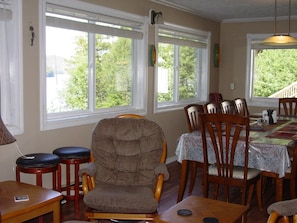 Dining - Almost Home VR 5-Bdrm, 5 Bath overlooking Knudson Cove Marina. Fishermen welcome (Ketchikan)