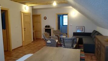 Deluxe appartement, Meerdere bedden, niet-roken, uitzicht op heuvels | 1 slaapkamer, luxe beddengoed, Select Comfort-bedden