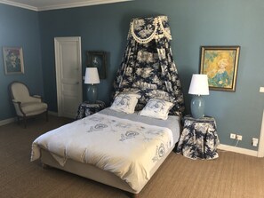 8 soverom, skrivebord, strykejern/-brett og wi-fi (inkludert)