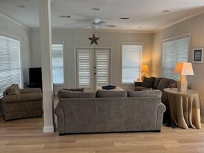 Tv, dvd-spelare och böcker