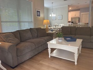 TV, DVD player, books - 30A Spacious House walk to Beach- pet friendly (Santa Rosa Beach)