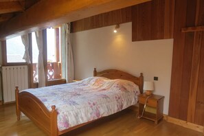 2 chambres, fer et planche à repasser