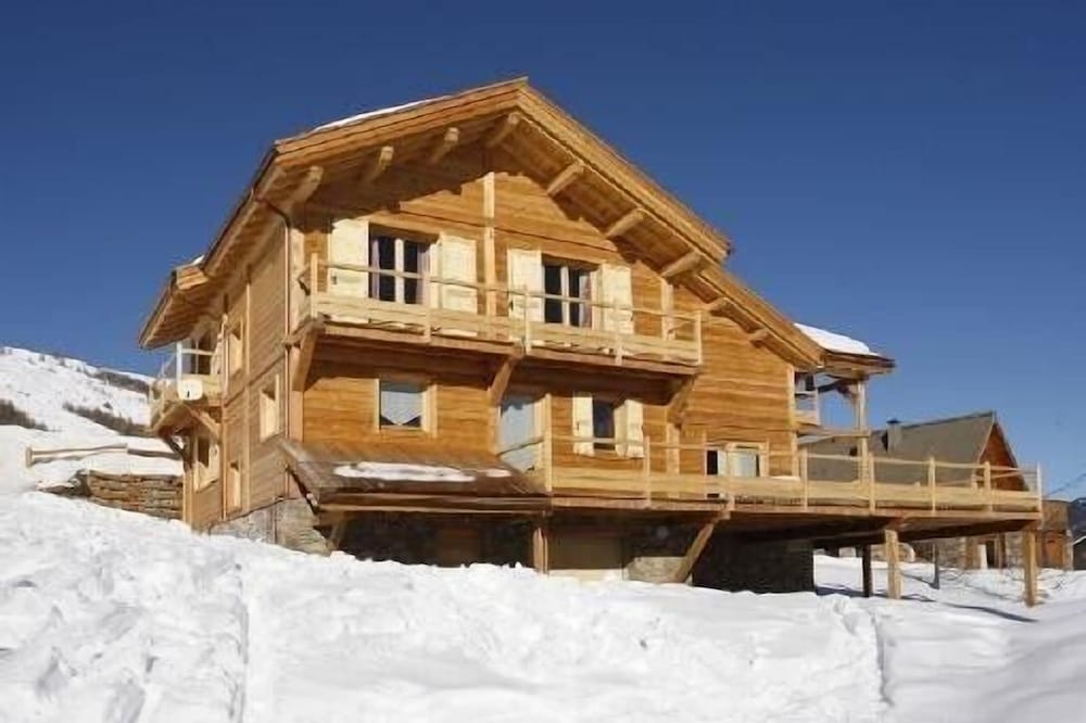 Vars Les Claux Luxury chalet 20 people at the foot of the slopes swimming pool sauna sanarium