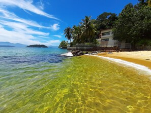 On the beach - Wonderful house by the water in Angra dos Reis. (Angra dos Reis)