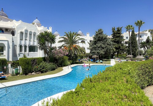 Walk to the Beach! 1 Bedroom Comfy Condo