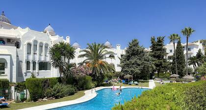 Walk to the Beach! 1 Bedroom Comfy Condo