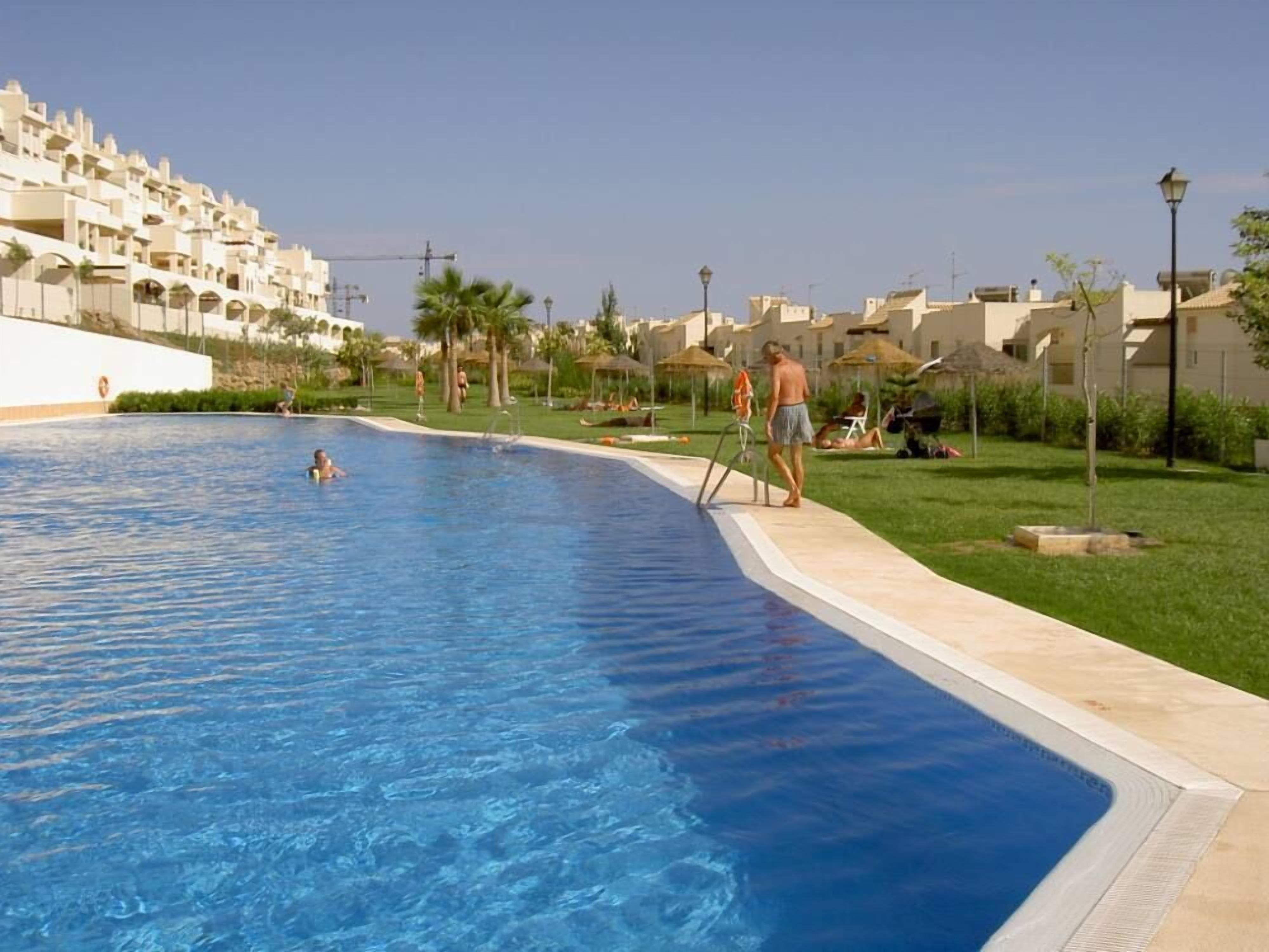 Large residence swimming pool