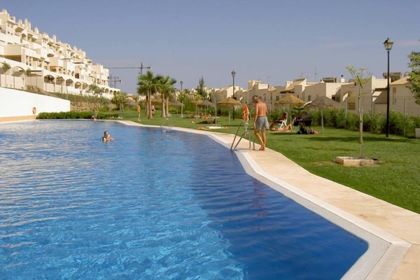 Large residence swimming pool