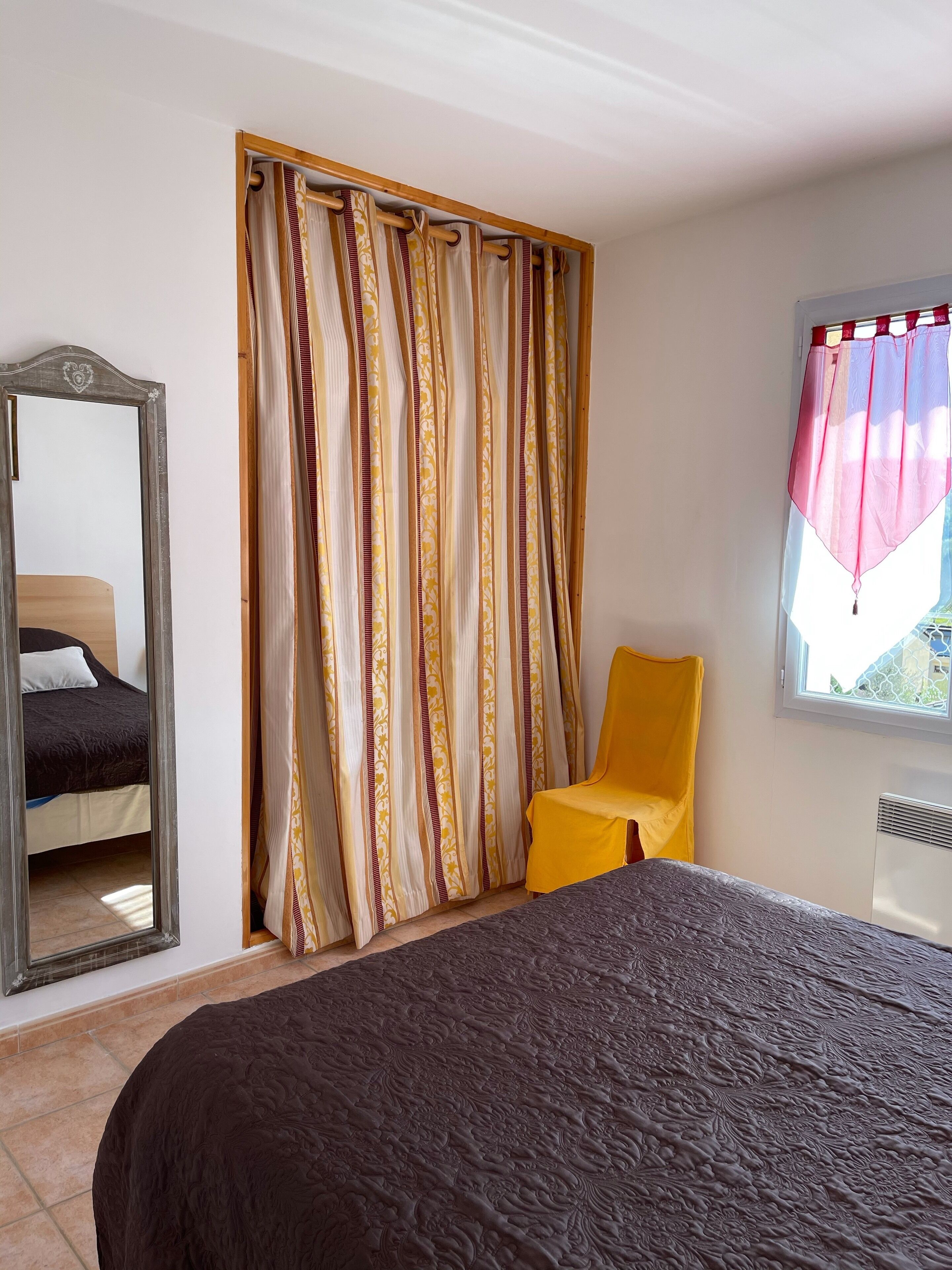 Nice and bright house, 3 stars in the Lot for the pleasure of all.