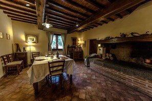 Dining - The country house in the middle of a small valley verde'La home of the elms' (Empoli)