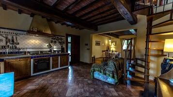 Frigorifero, forno, piano cottura, lavastoviglie