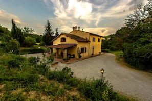 Exterior - The country house in the middle of a small valley verde'La home of the elms' (Empoli)