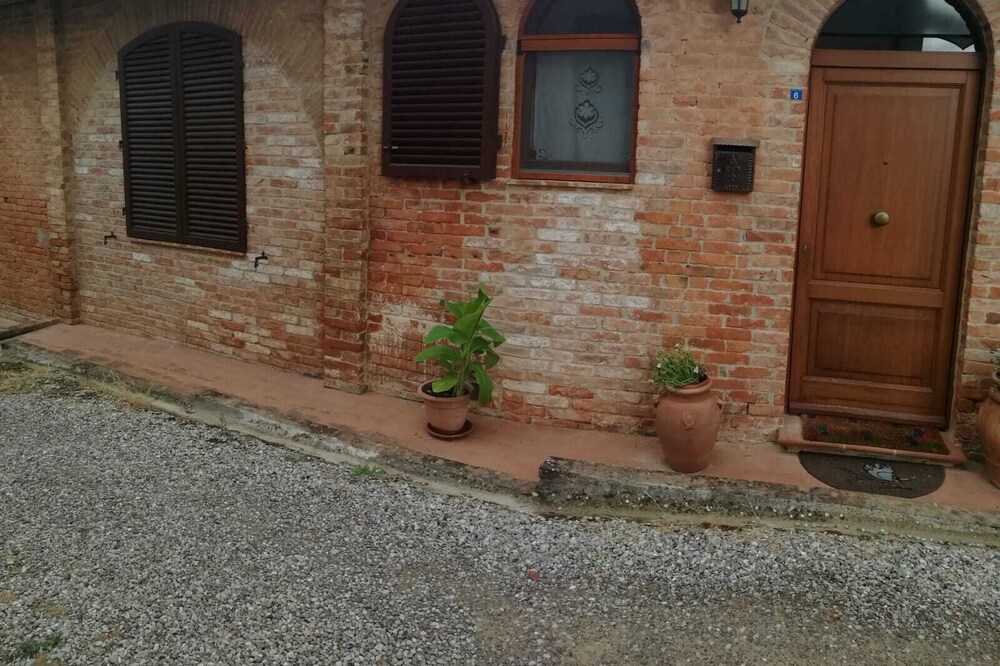 siena - casa Giulia pretty structure in a rural setting near the center
