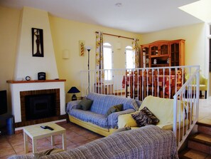 TV, fireplace, DVD player, books - Claravista 1 - 3 bedroom Villa - Pool (Mojacar Playa)