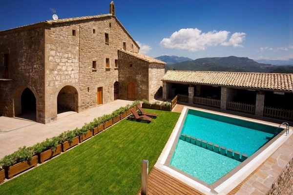 Masia Claudia is a holiday home of very high standard for 18 persons
