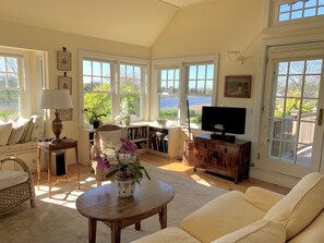 Smart TV, fireplace, DVD player, table football