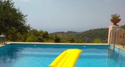 Agaliani: Belle maison de vacances et sublime plage déserte