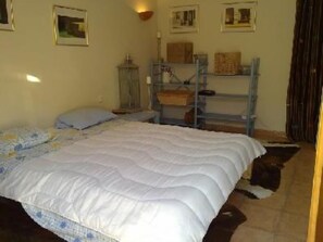 4 bedrooms, iron/ironing board, free WiFi, bed sheets