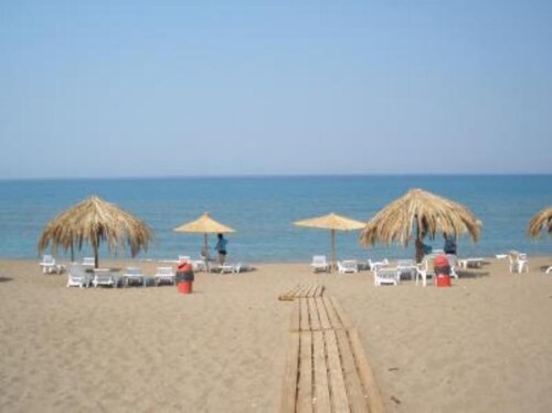 Agaliani: Kaunis loma-asunto ja ylevä autio ranta