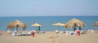 Agaliani: Nydelig feriehus og sublim øde strand