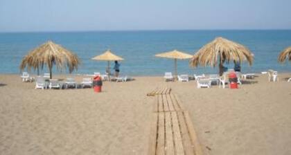 Agaliani: Kaunis loma-asunto ja ylevä autio ranta