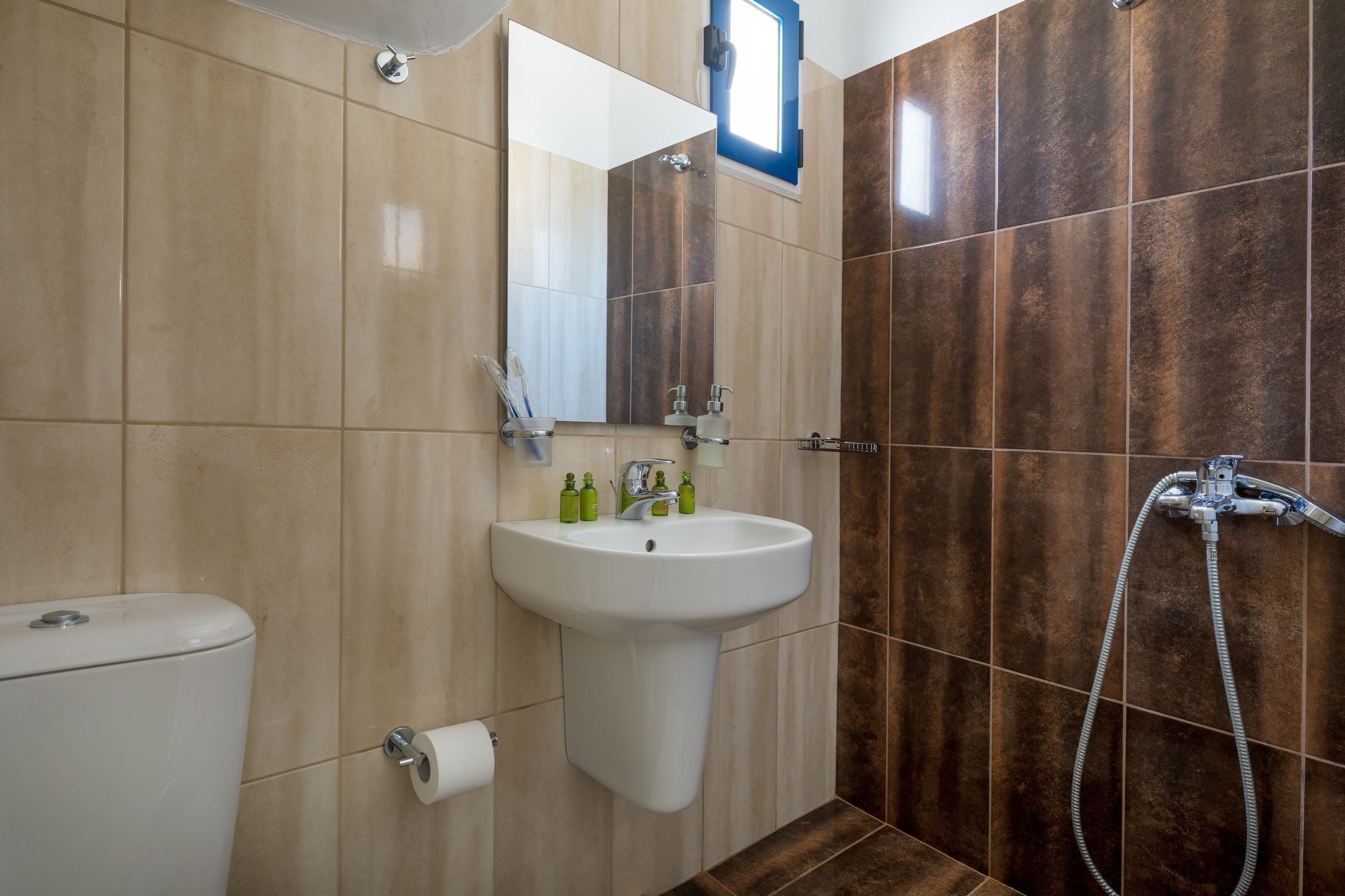 John Akroyiali rooms