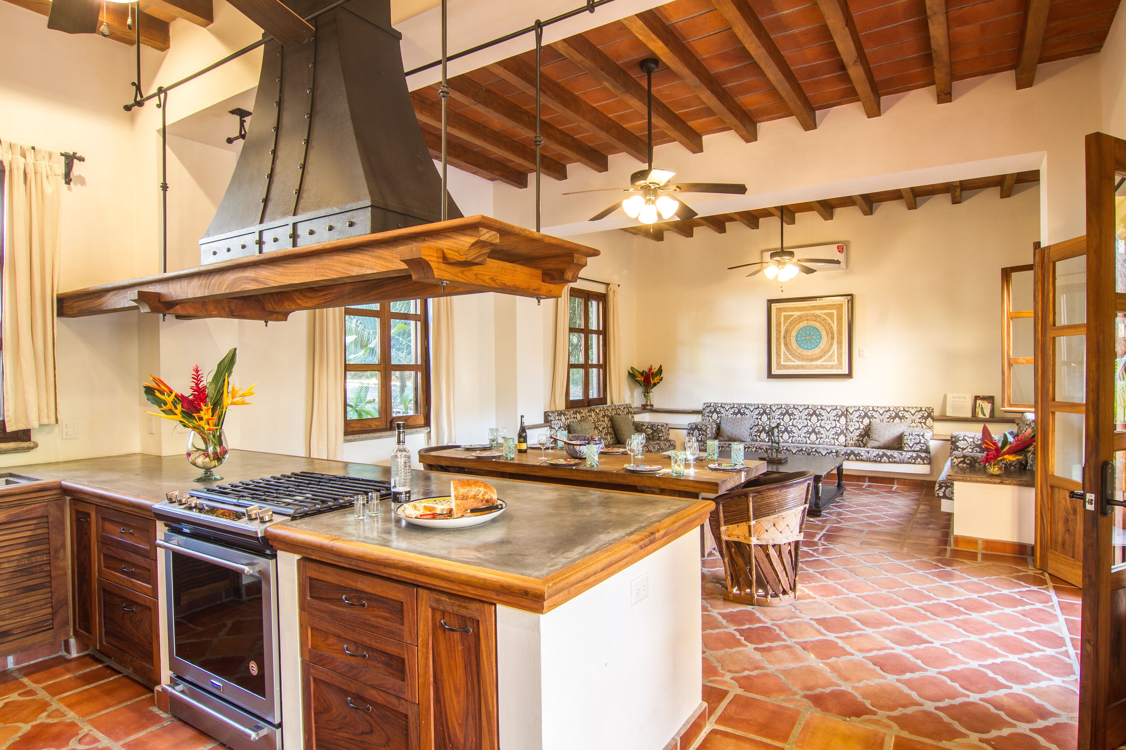 PRIVATE BEACH / EXCLUSIVE COMMUNITY / COOKS, GOLF CARTS, PADDLE BOARDS AVAILABLE