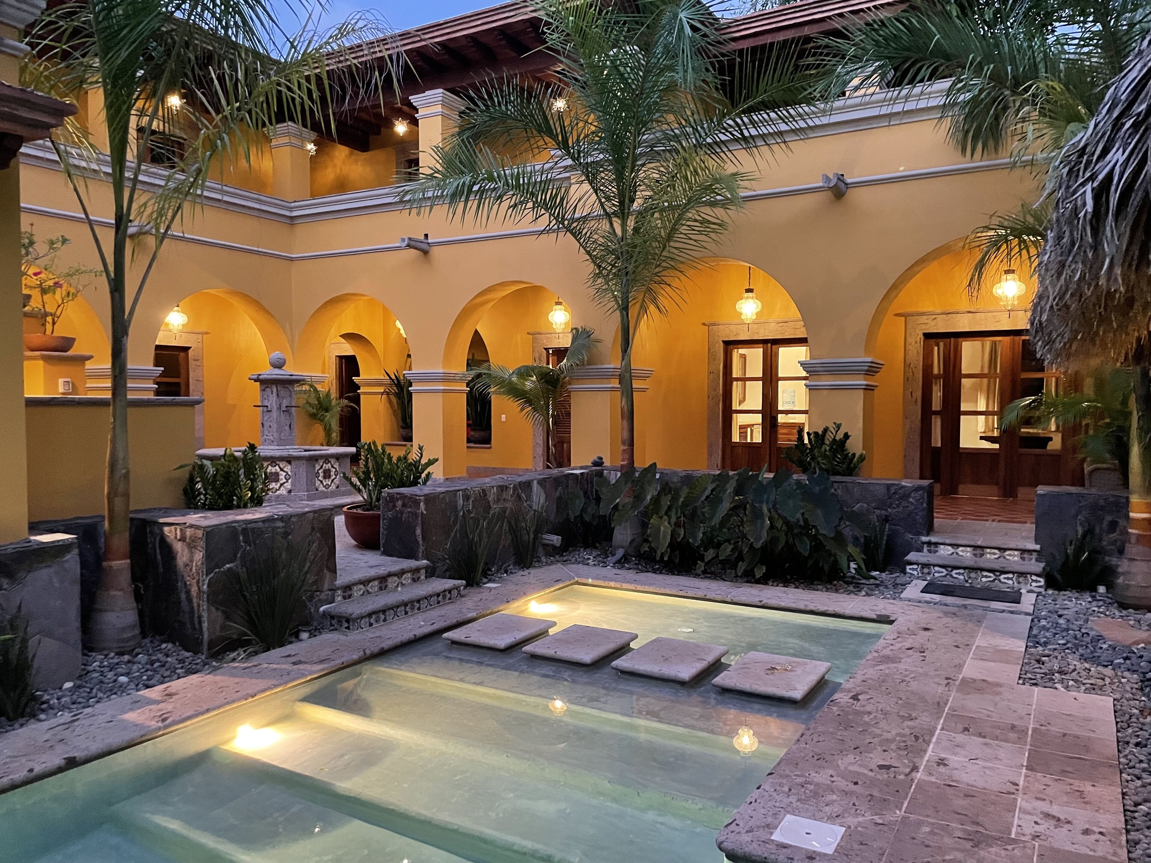 PRIVATE BEACH / EXCLUSIVE COMMUNITY / COOKS, GOLF CARTS, PADDLE BOARDS AVAILABLE