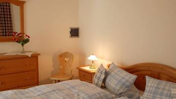 2 Schlafzimmer, Zimmersafe, Bügeleisen/Bügelbrett, Reisekinderbett