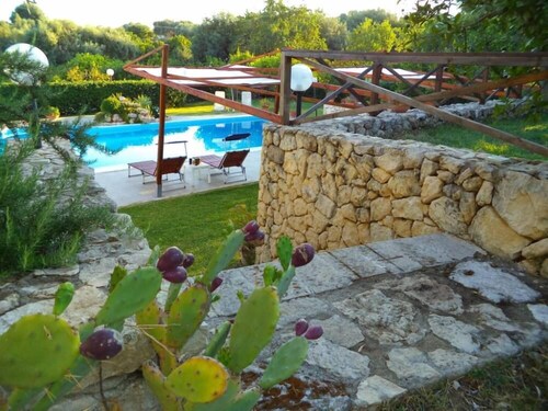 Villa belfronte with private pool in the green can accommodate large groups