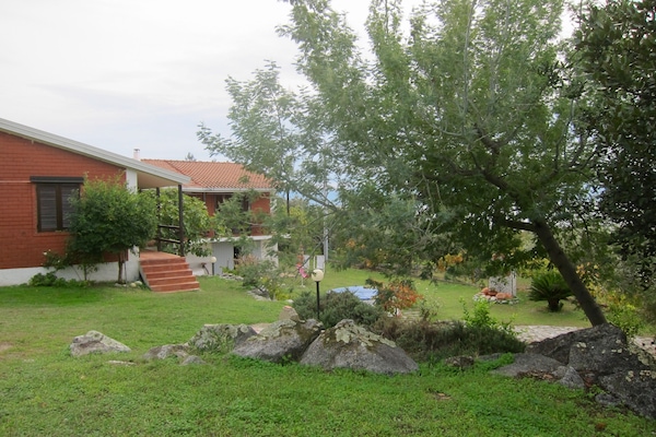 Einfahrt zur  Villa Mezza Luna