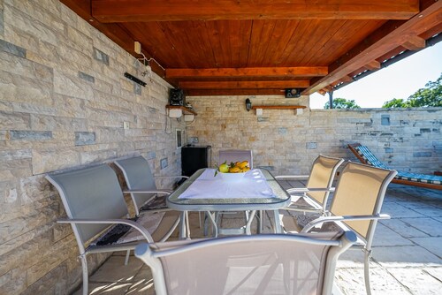 Holiday house Maslina * 2000 m2 garden, private pool, free WiFi