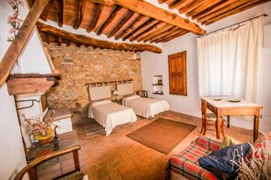 4 bedrooms, free WiFi, bed sheets