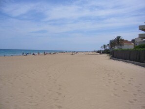 Beach nearby, sun loungers
