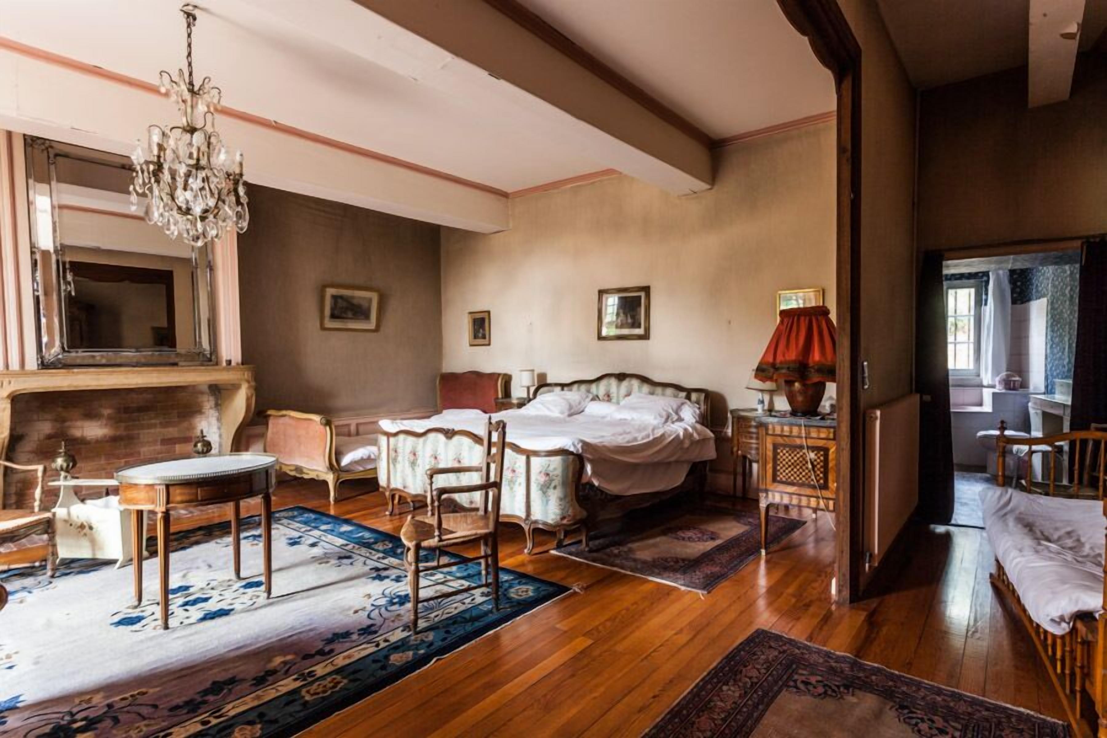 The life of Castle in a modern world