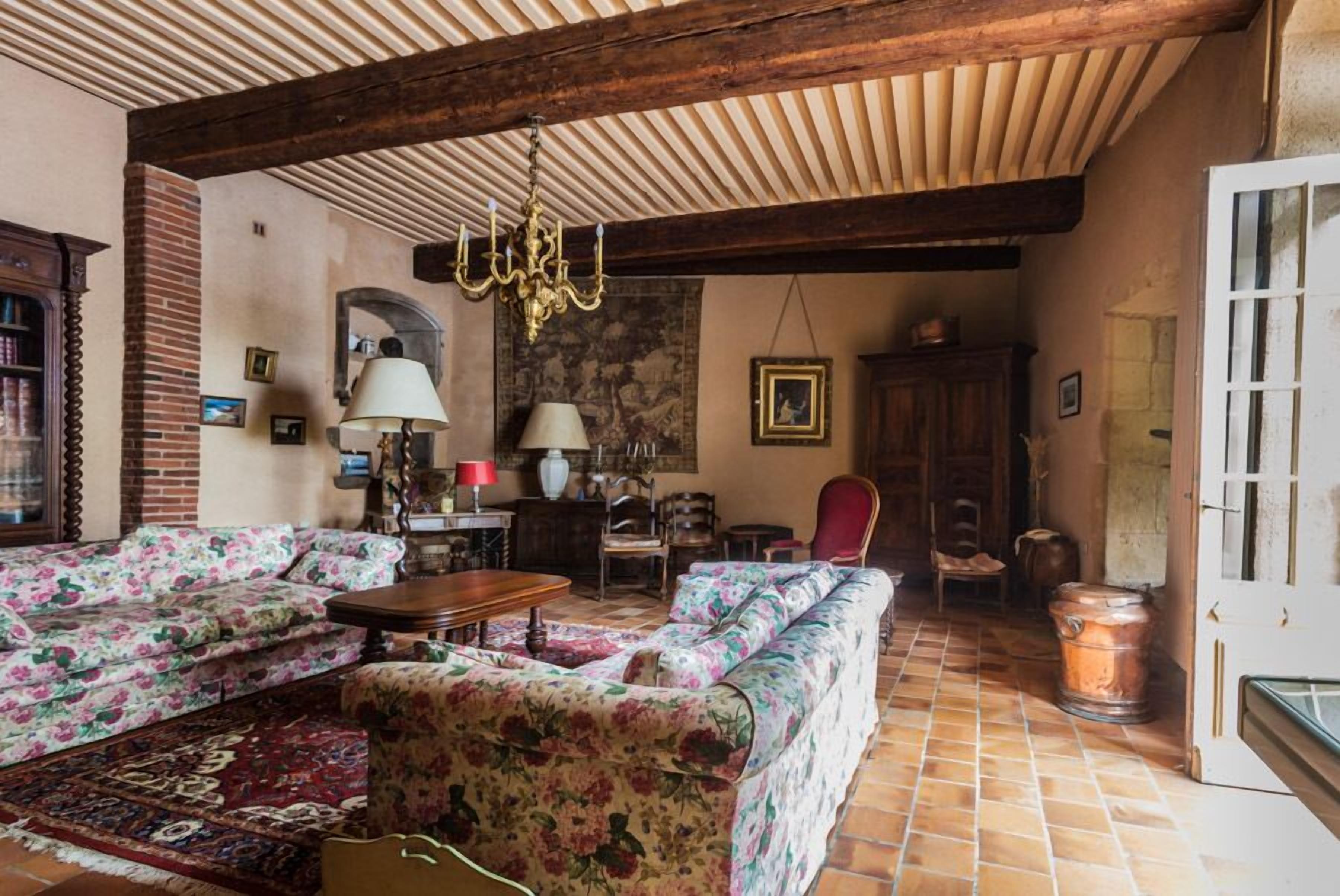 TV, fireplace, DVD player, ping pong