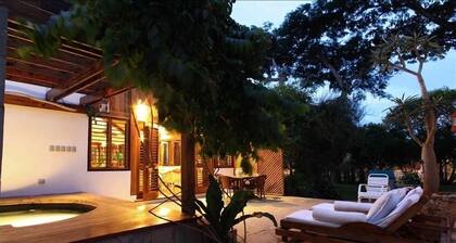 Closest house to Minitas Beach (across the road)