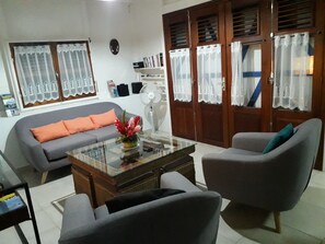 تلفزيون، كُتُب، ستيريو