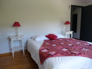 4 dormitorios, tabla de planchar con plancha, wifi y ropa de cama