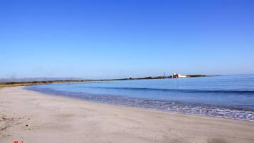 Una spiaggia nelle vicinanze