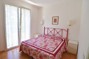 2 chambres, fer et planche à repasser, draps fournis