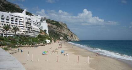 VILLA AVEC JARDIN EN SESIMBRA 900 M DE LA PLAGE ET 35 KM DE LISBONNE