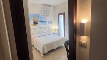 2 Schlafzimmer, Zimmersafe, Schreibtisch, Bügeleisen/Bügelbrett