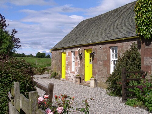 Ballat Smithy Cottage, ideally located for Loch Lomond & Trossachs ST00079F