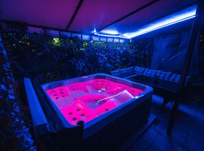 Indoor spa tub - Romantic Apartment Johnny I, hot tub in garden, Studio in Split center, Croatia  (Split)