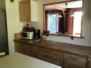 冰箱、微波炉、烤箱、炉灶